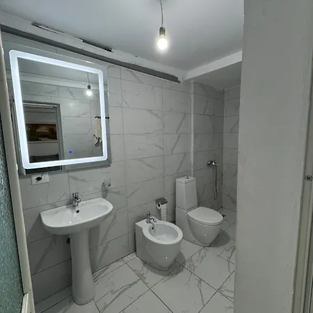 Tirana City Apartment شقة
