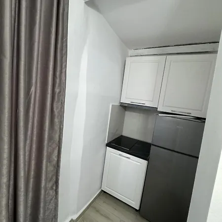 Tirana City Apartment شقة تيرانا