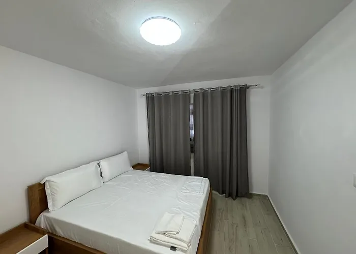 Tirana City Apartment דירה טיראנה